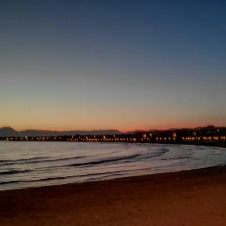 En Playa Capellans 公寓 *